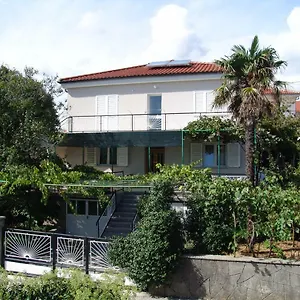 https://sobe-bozica.primorje-gorskikotar.com